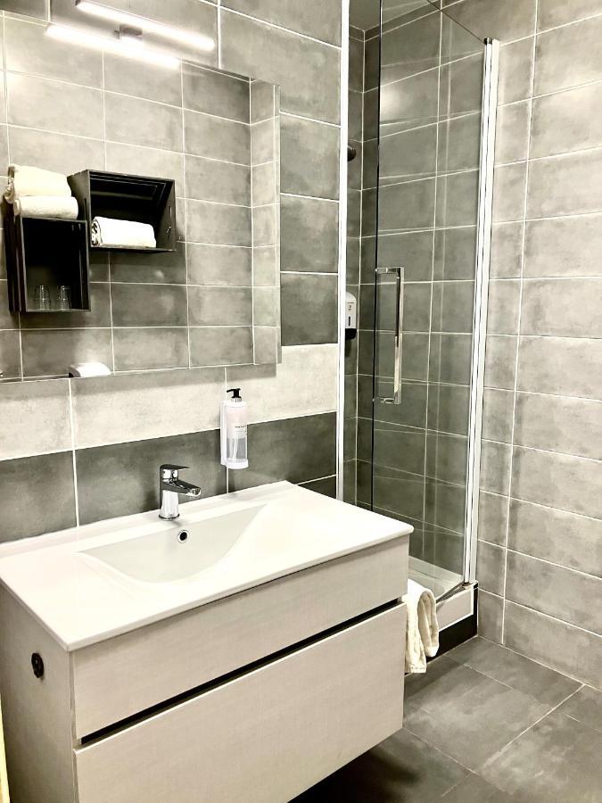 Hotel Lou Marques Сент-Мари-де-ла-Мер Экстерьер фото