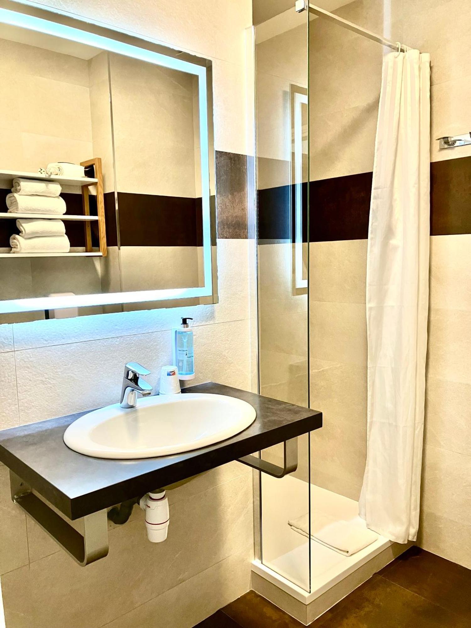 Hotel Lou Marques Сент-Мари-де-ла-Мер Экстерьер фото