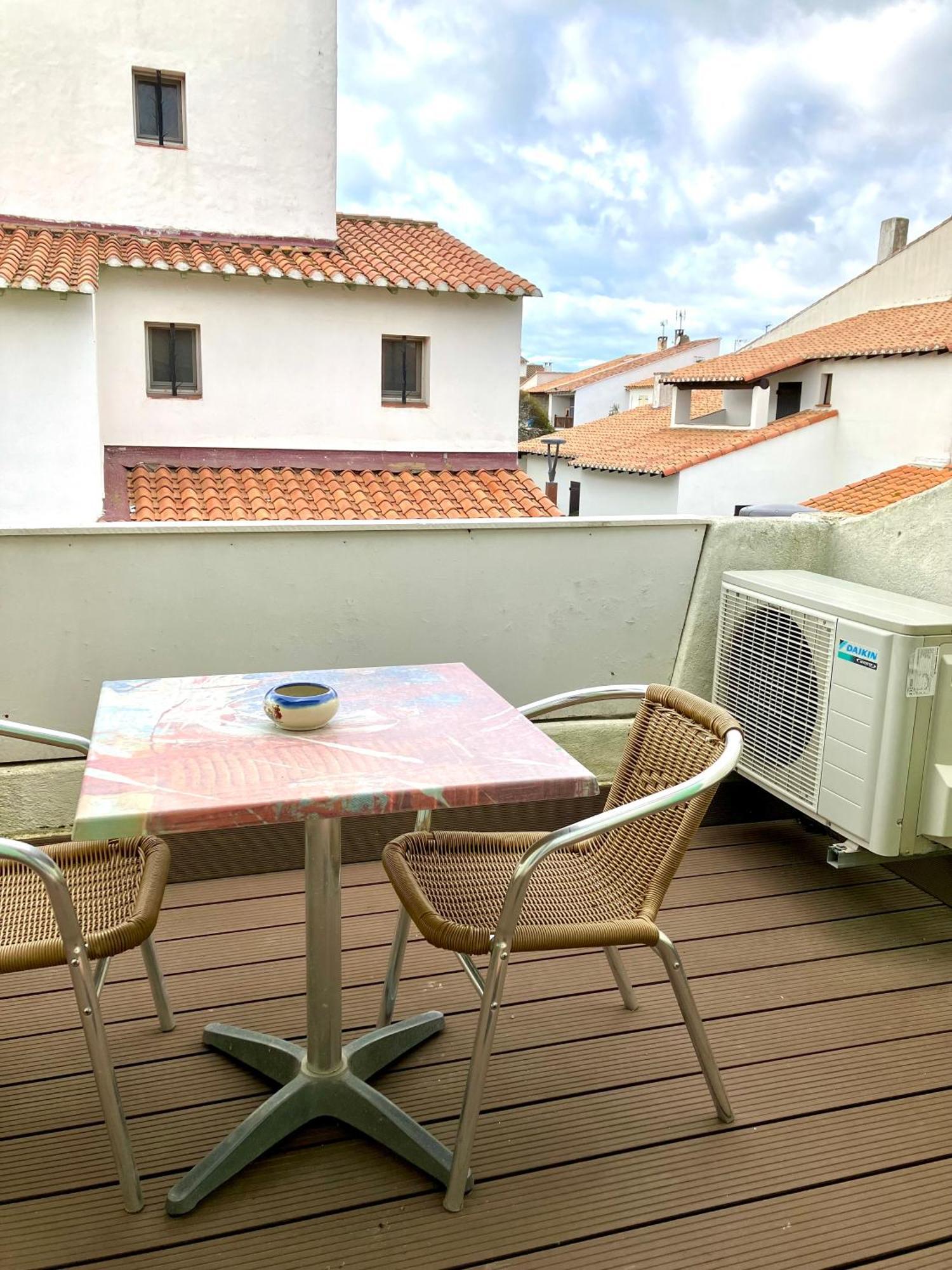 Hotel Lou Marques Сент-Мари-де-ла-Мер Экстерьер фото