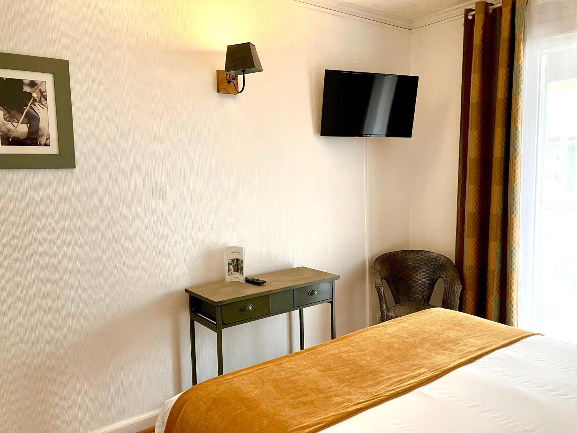 Hotel Lou Marques Сент-Мари-де-ла-Мер Экстерьер фото