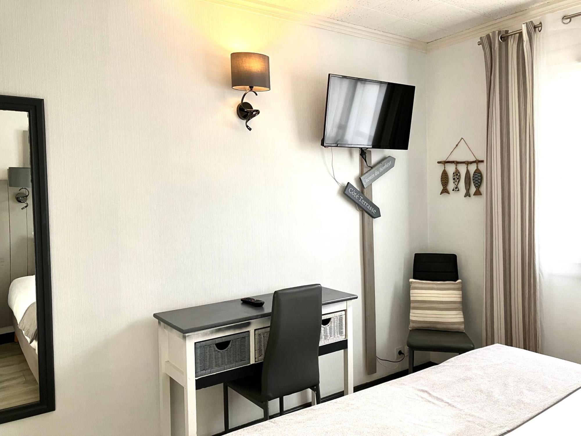 Hotel Lou Marques Сент-Мари-де-ла-Мер Экстерьер фото