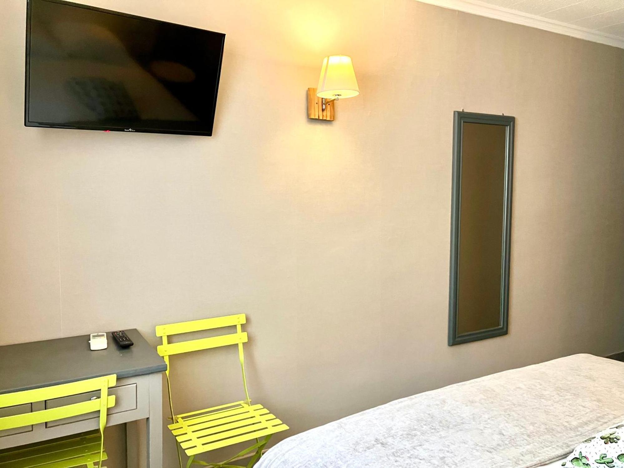 Hotel Lou Marques Сент-Мари-де-ла-Мер Экстерьер фото