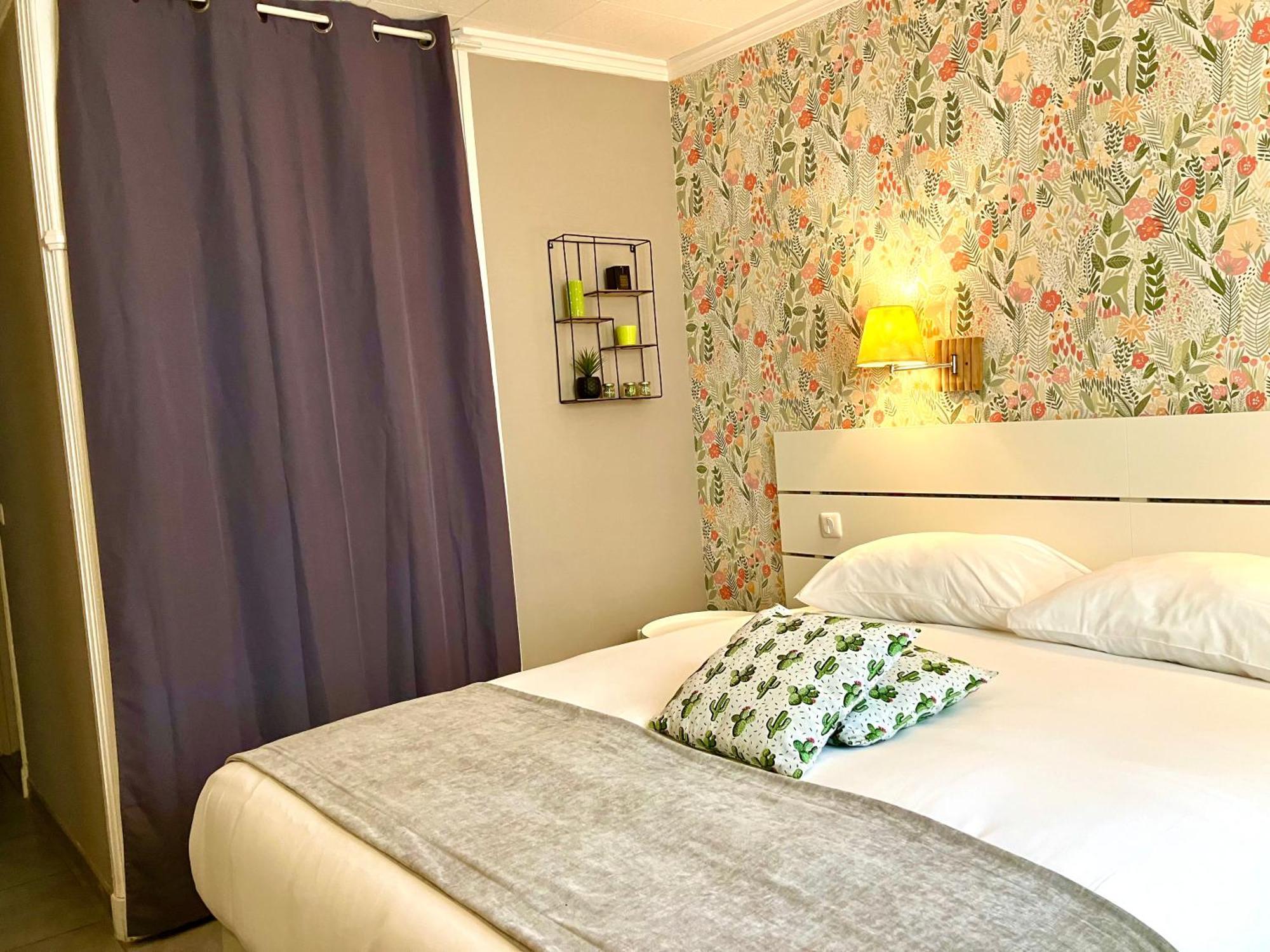 Hotel Lou Marques Сент-Мари-де-ла-Мер Экстерьер фото